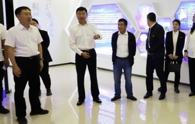 市审计局局长王宝山一行到yw永旺快投网参观调研